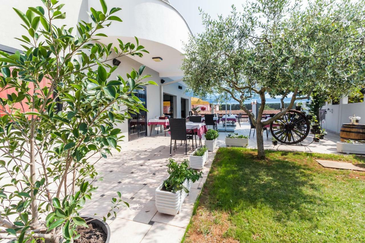 Apartments El Faro Savudrija Exterior photo