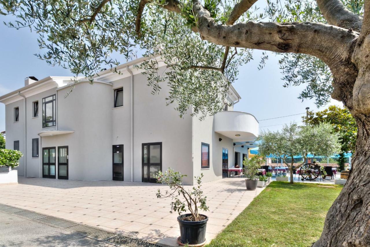 Apartments El Faro Savudrija Exterior photo